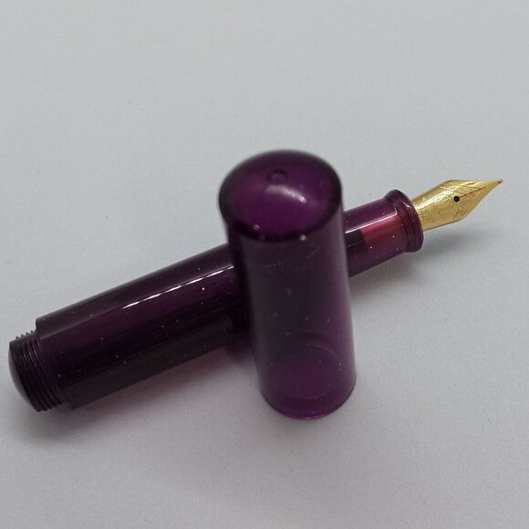 Semi clear purple fountain pen. Fine nib. - Picture 3 of 5